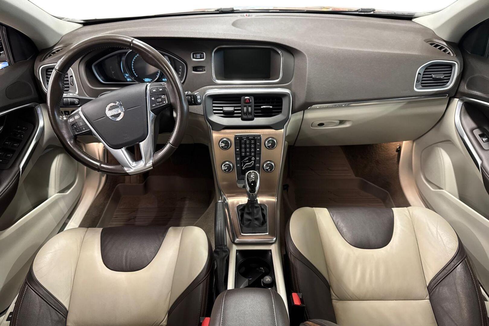 VOLVO V40 Cross Country 2014