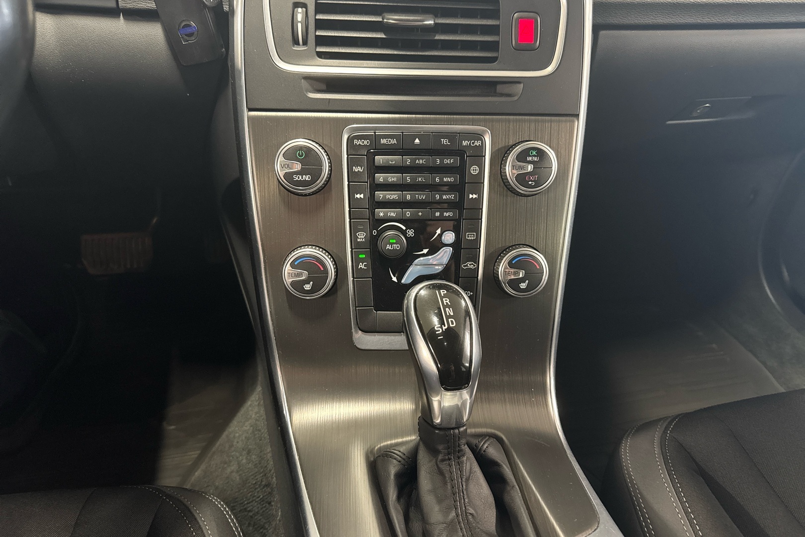 VOLVO V60 2014