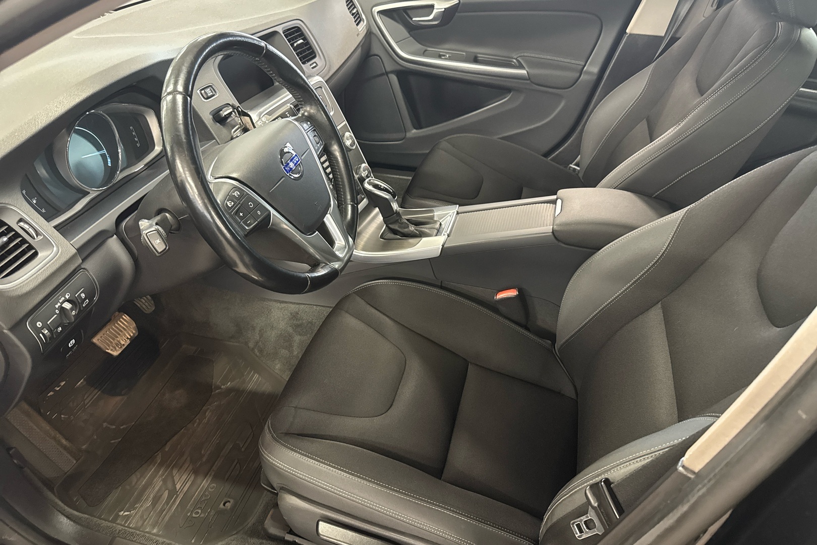 VOLVO V60 2014