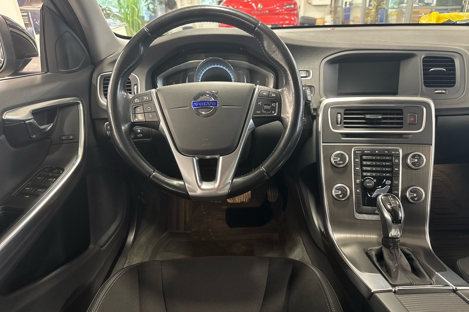 VOLVO V60 2014