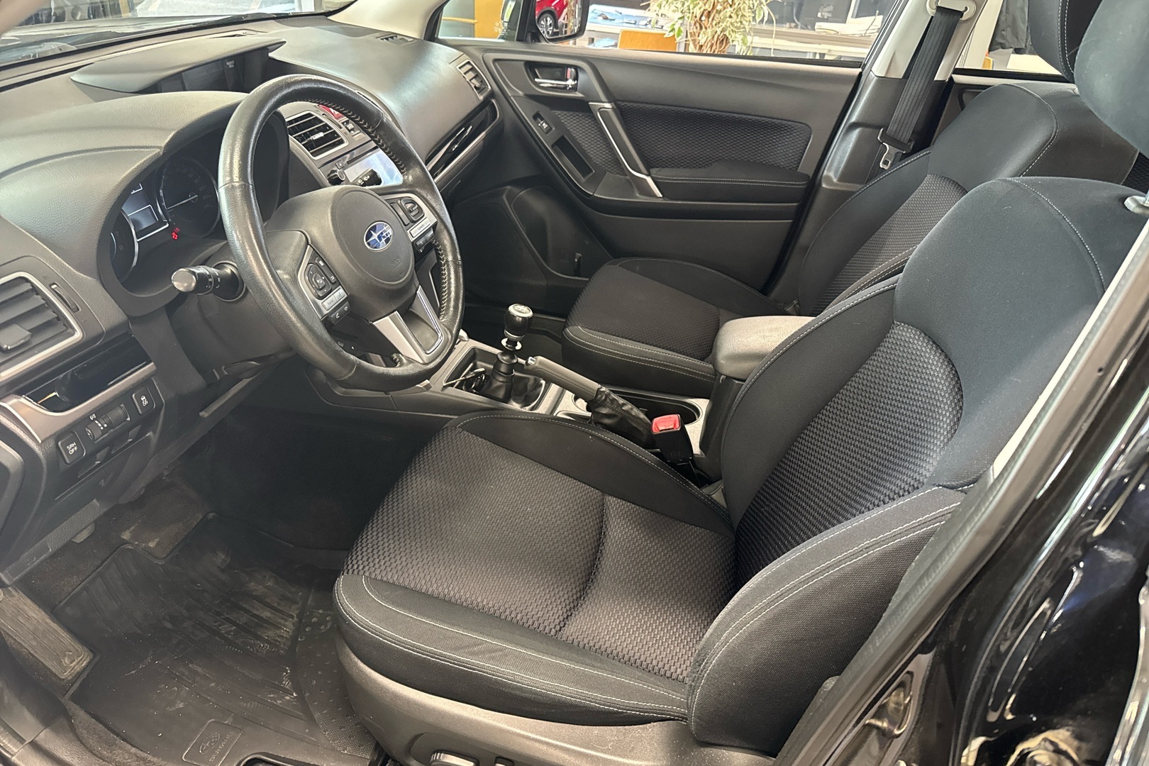 SUBARU Forester 2017