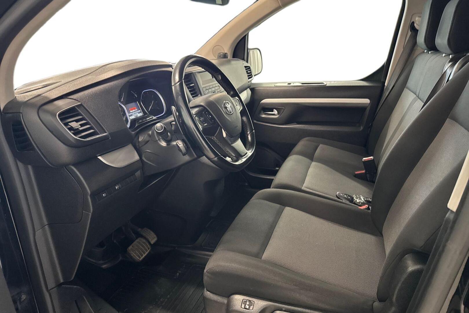 TOYOTA Proace Verso 8