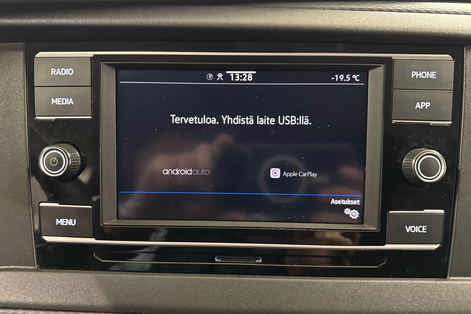 VOLKSWAGEN Transporter 2024