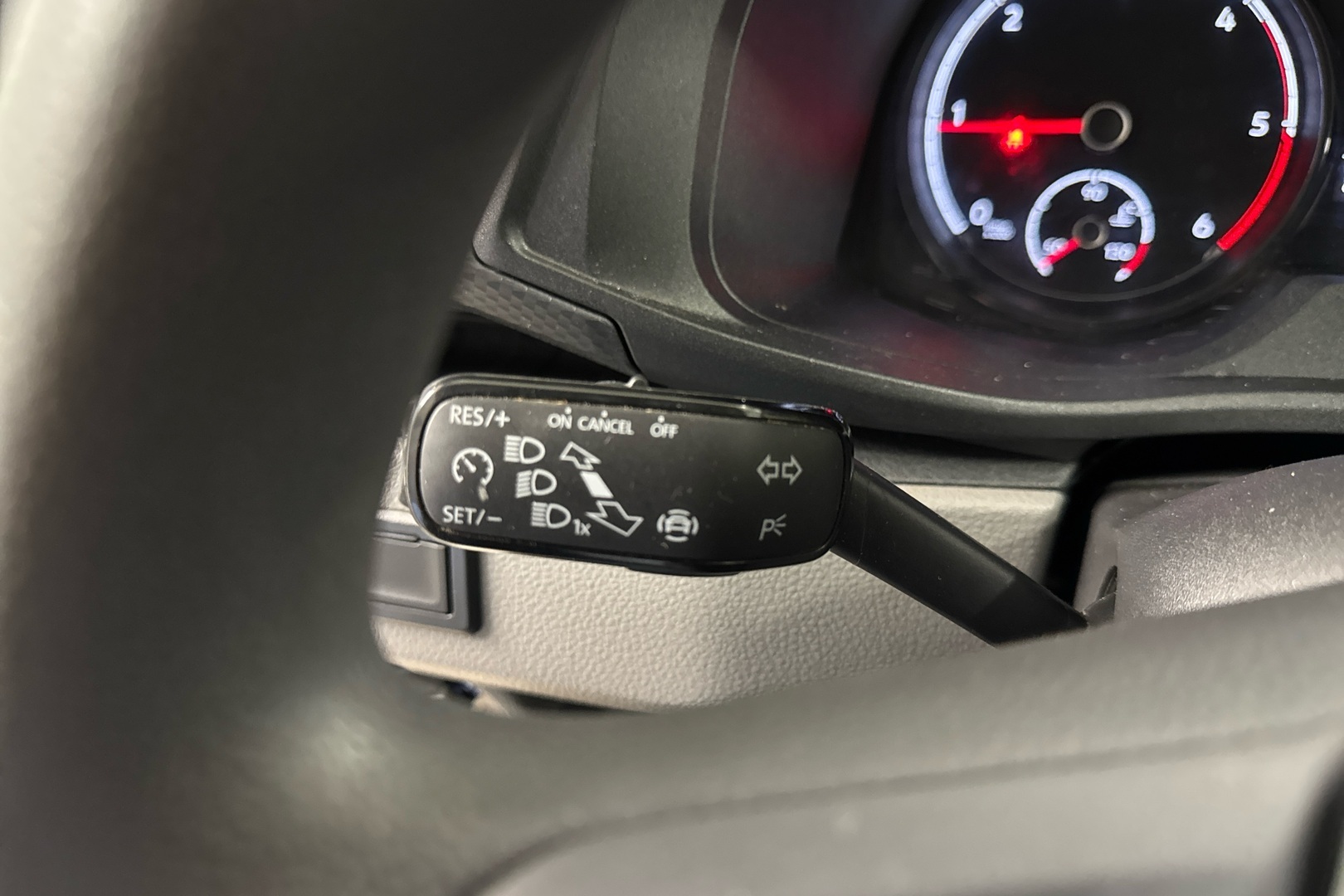 VOLKSWAGEN Transporter 2024