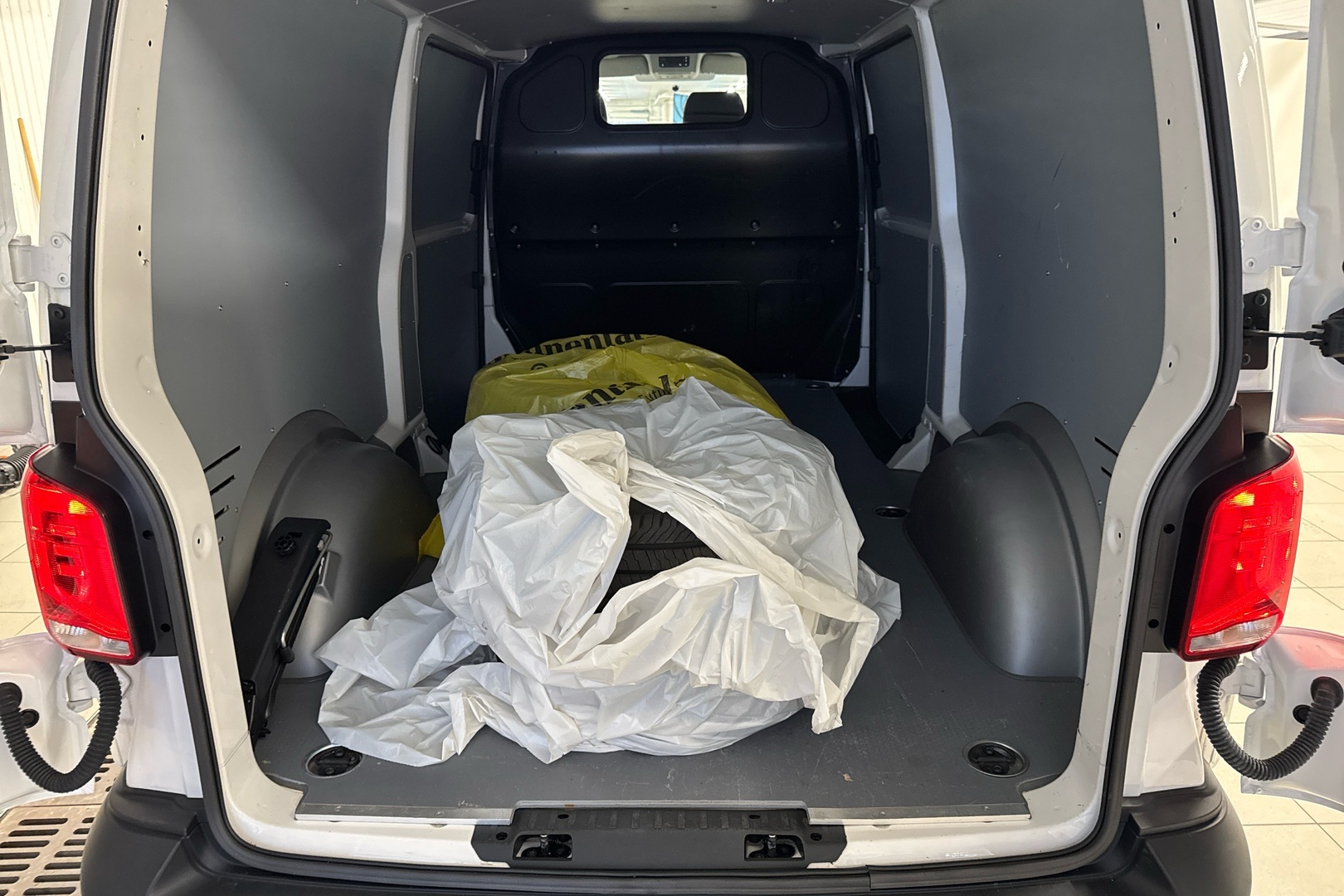 VOLKSWAGEN Transporter 2024