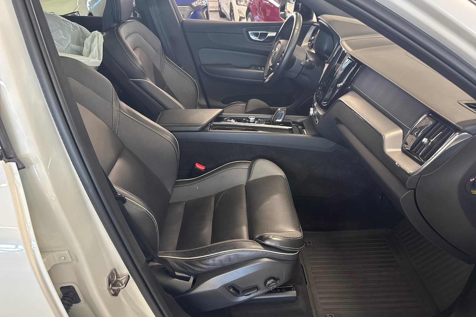 VOLVO XC60 2022