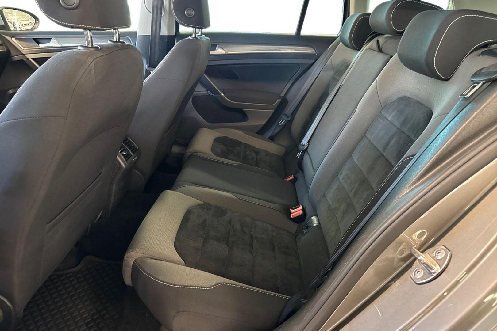 VOLKSWAGEN Golf 11