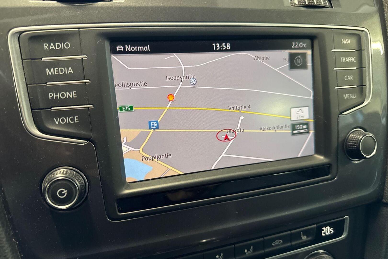 VOLKSWAGEN Golf 16
