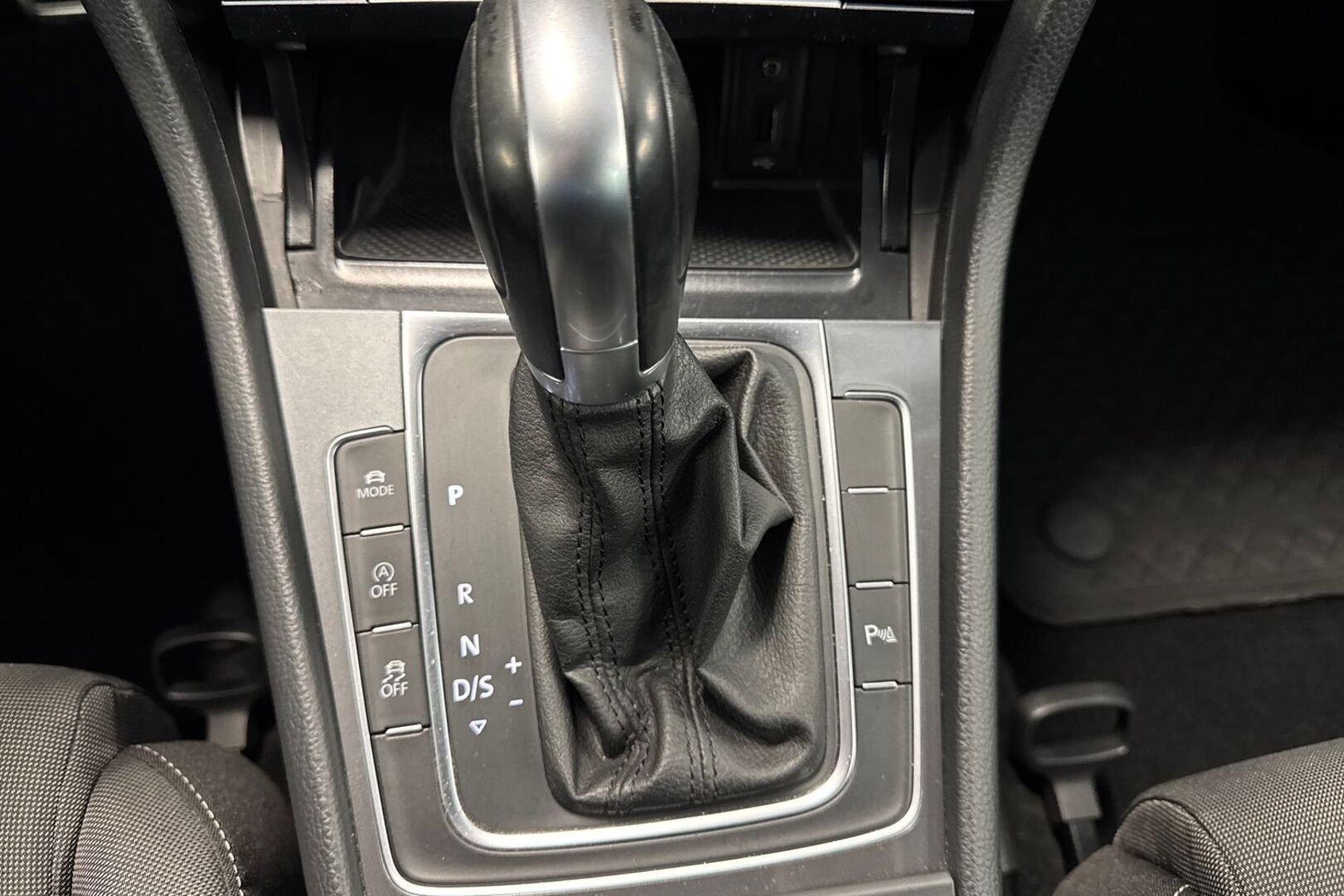 VOLKSWAGEN Golf 18
