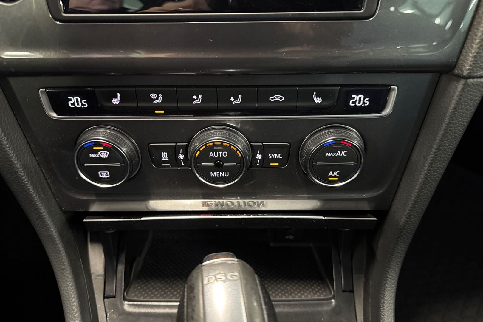 VOLKSWAGEN Golf 19