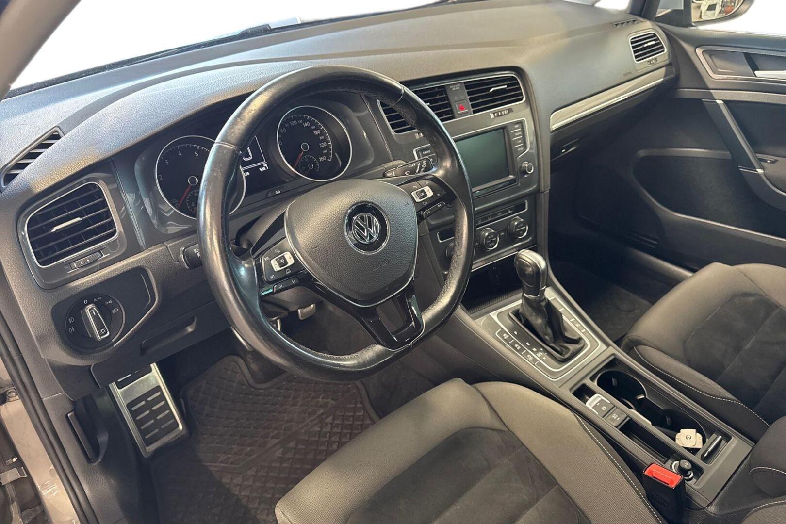 VOLKSWAGEN Golf 8