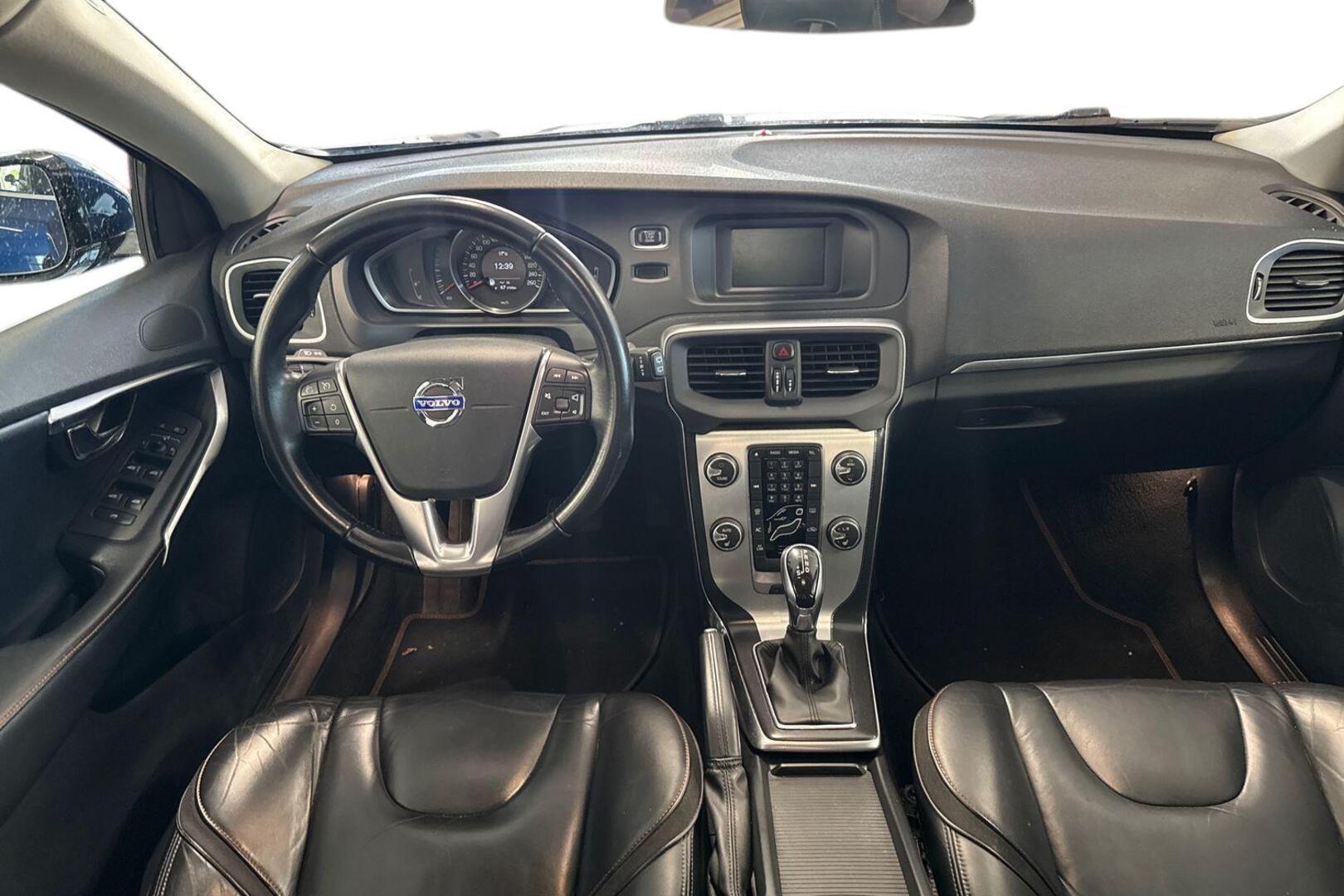 VOLVO V40 10