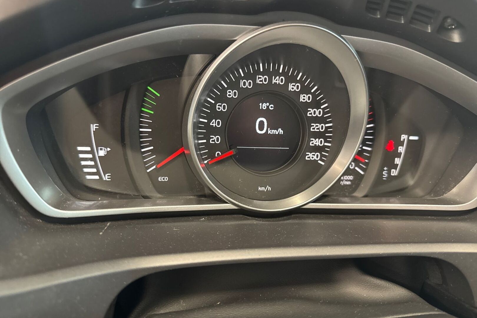 VOLVO V40 15