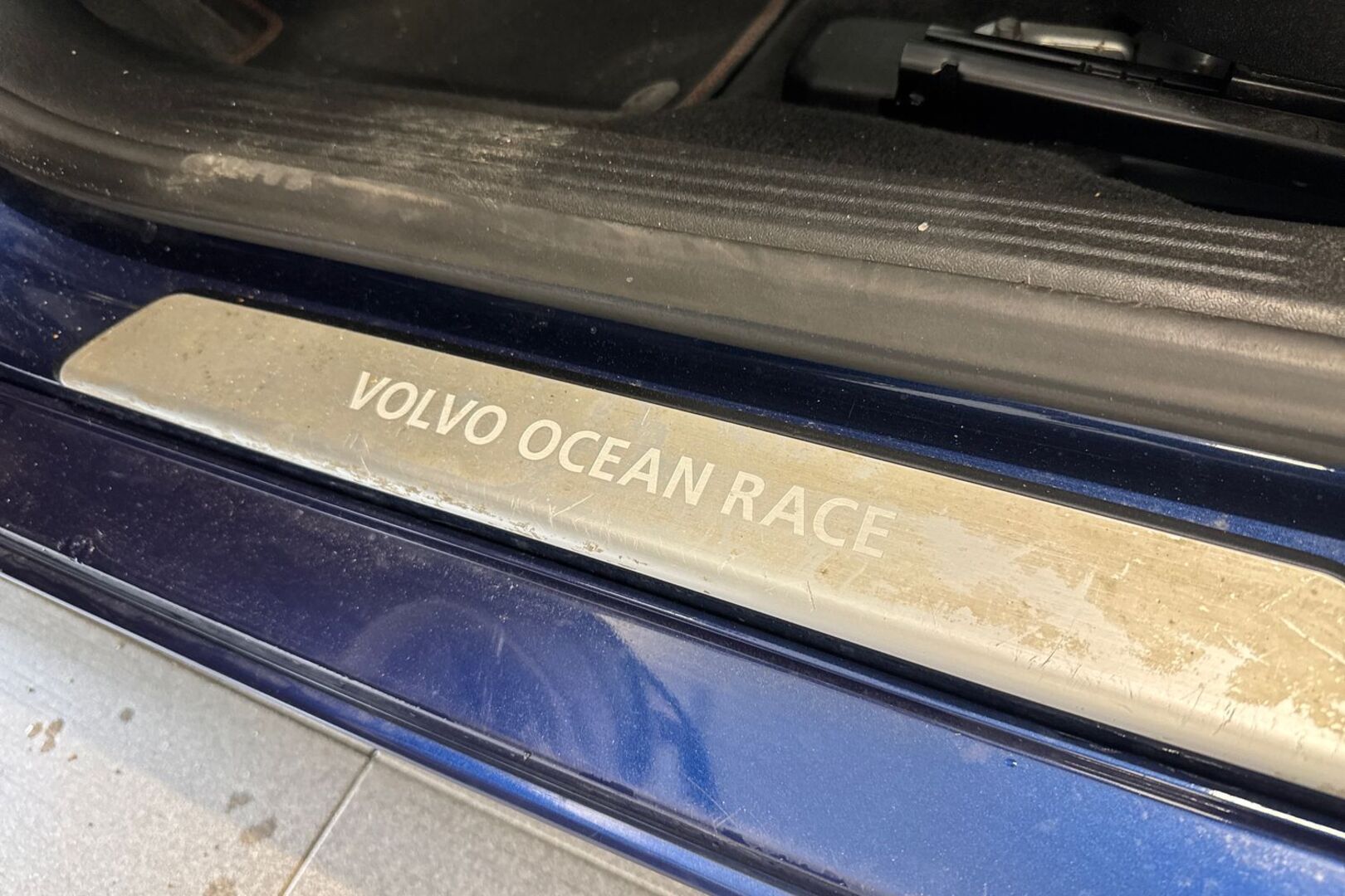 VOLVO V40 19