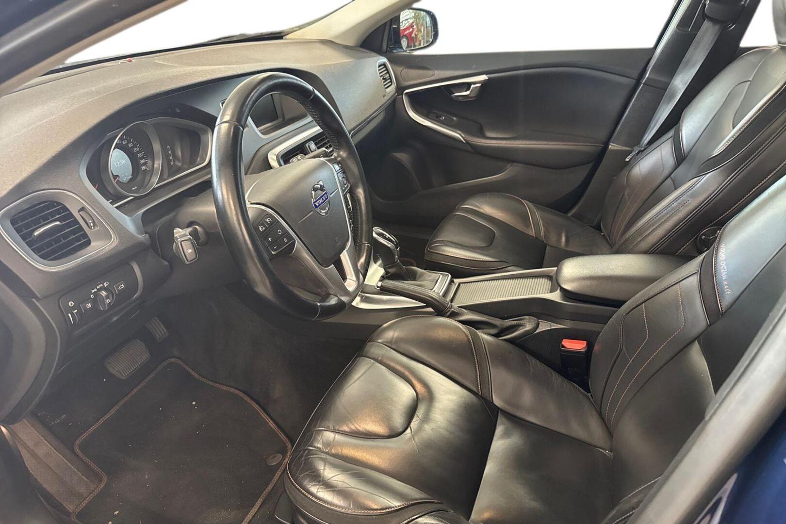 VOLVO V40 8