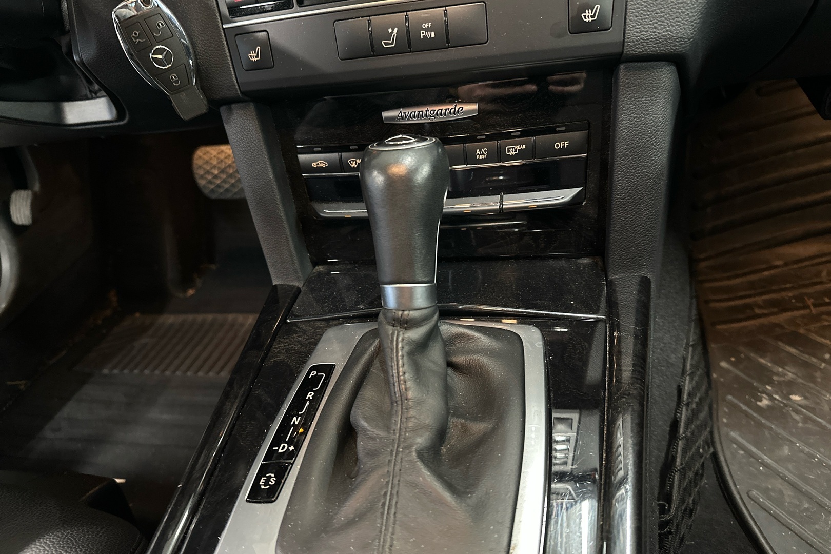 MERCEDES-BENZ E 2011