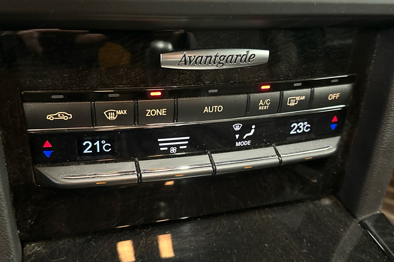 MERCEDES-BENZ E 2011