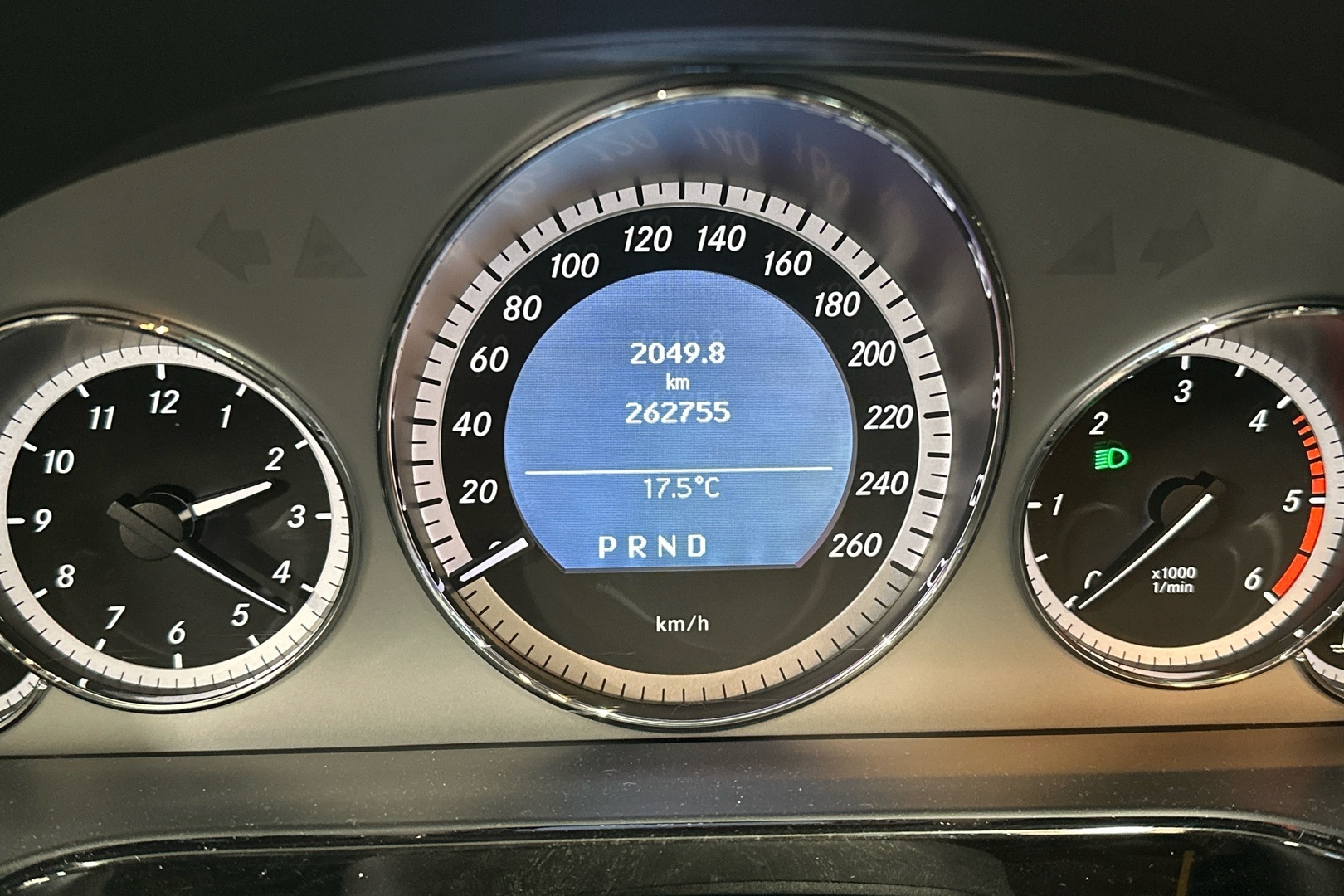 MERCEDES-BENZ E 2011