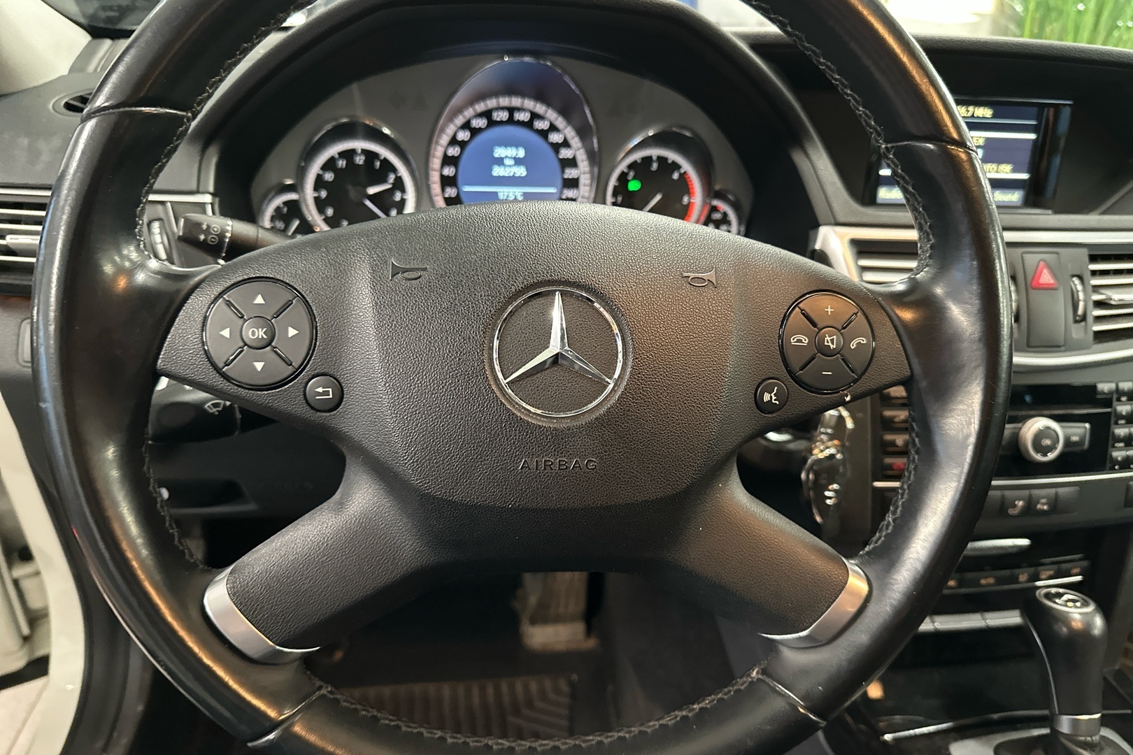 MERCEDES-BENZ E 2011