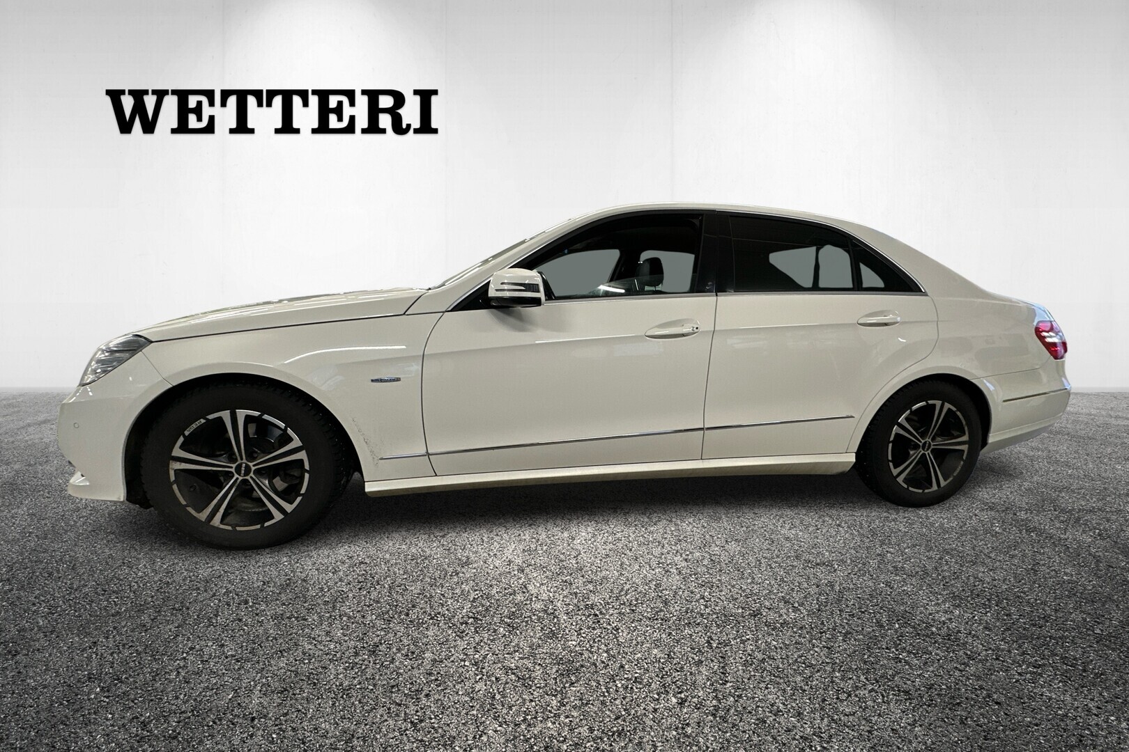 MERCEDES-BENZ E 2011