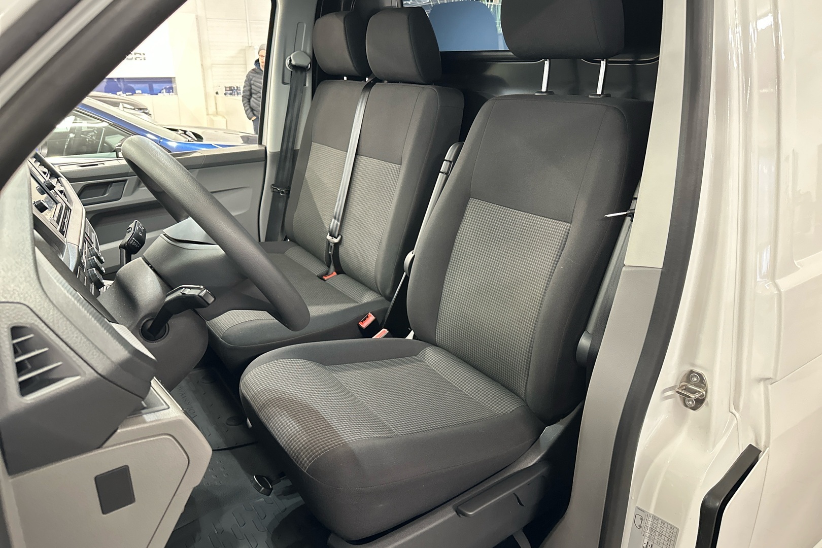 VOLKSWAGEN Transporter 2024