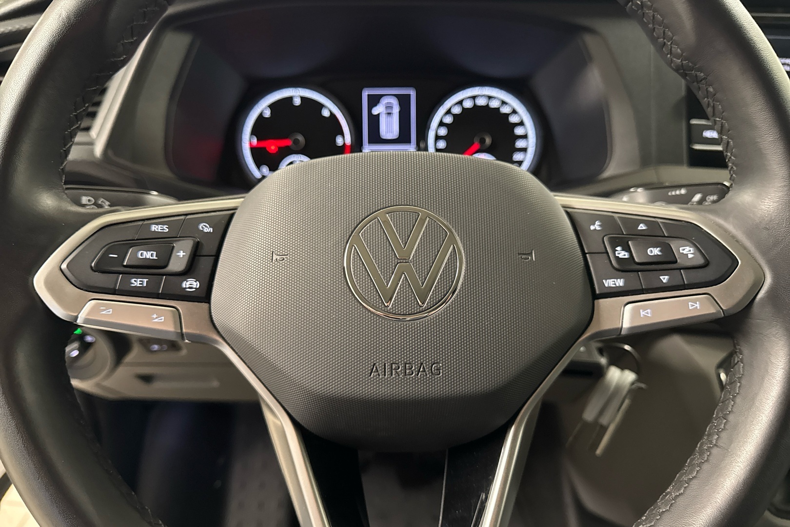 VOLKSWAGEN Transporter 2024