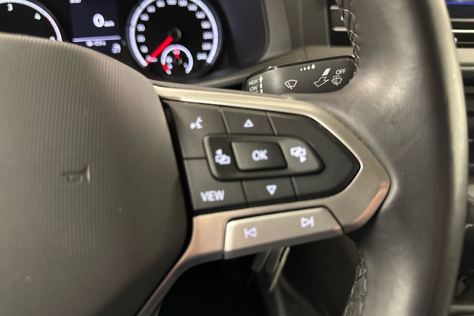 VOLKSWAGEN Transporter 2024