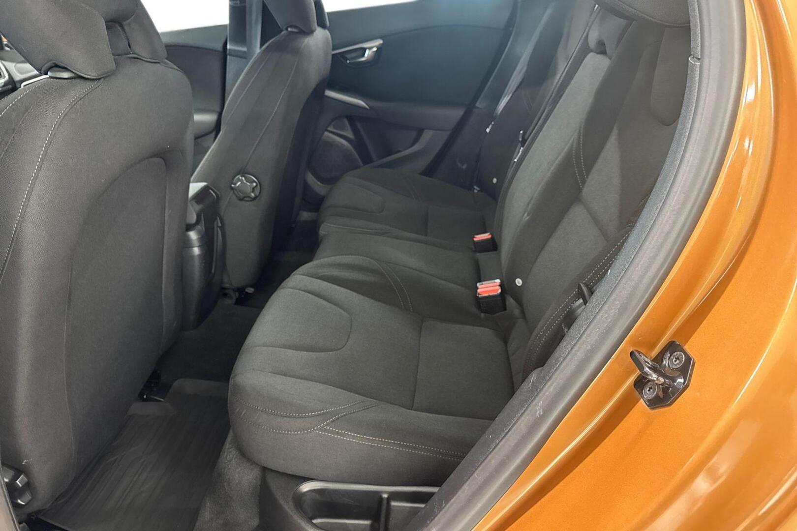 VOLVO V40 2014