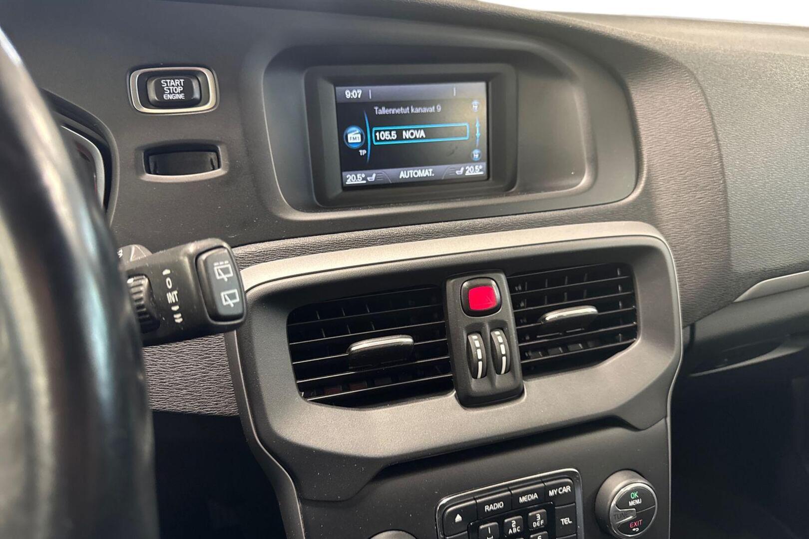VOLVO V40 2014