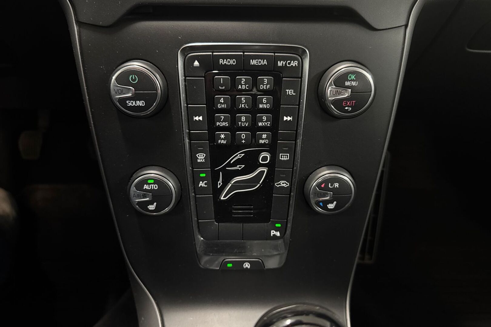 VOLVO V40 2014