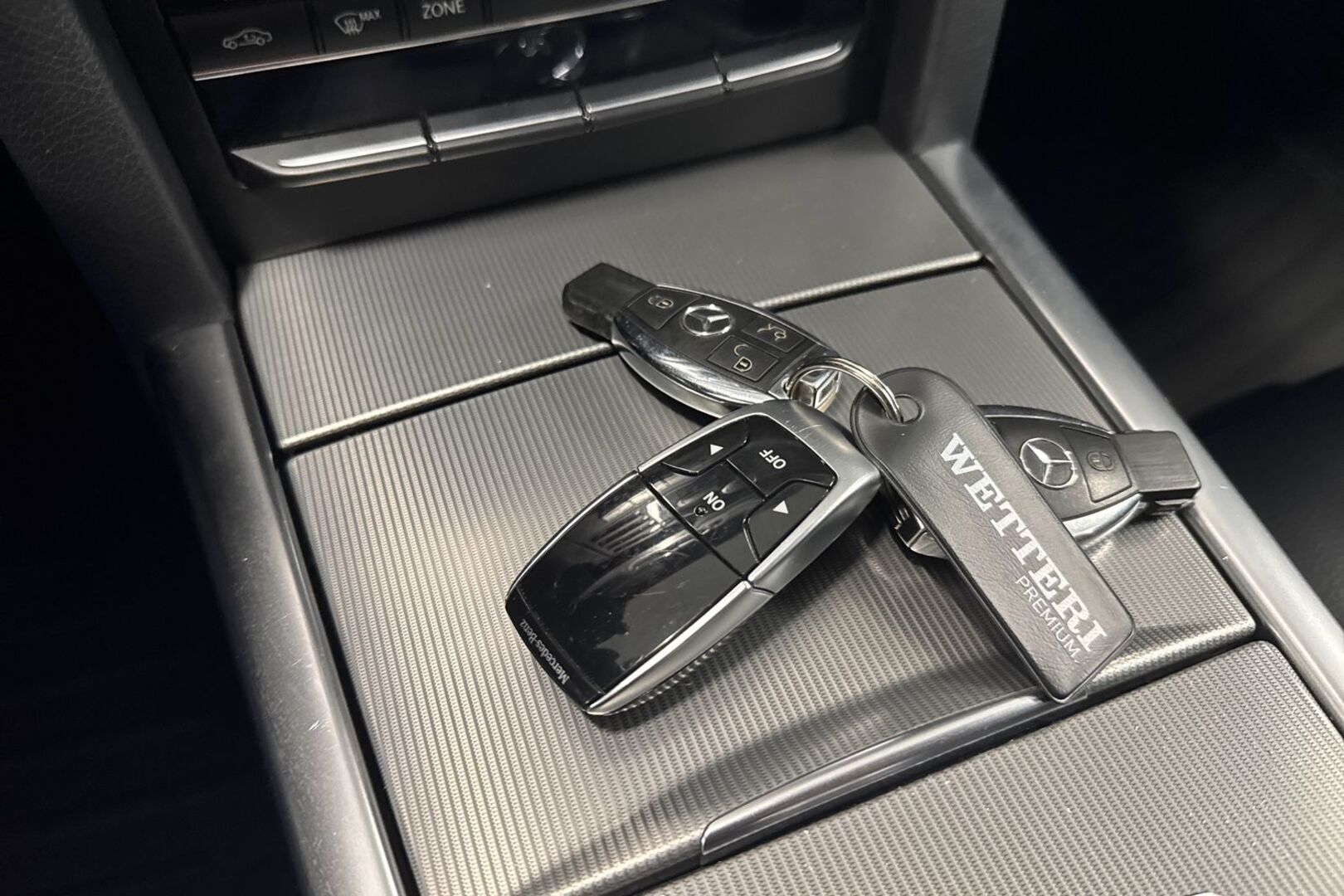MERCEDES-BENZ E 18