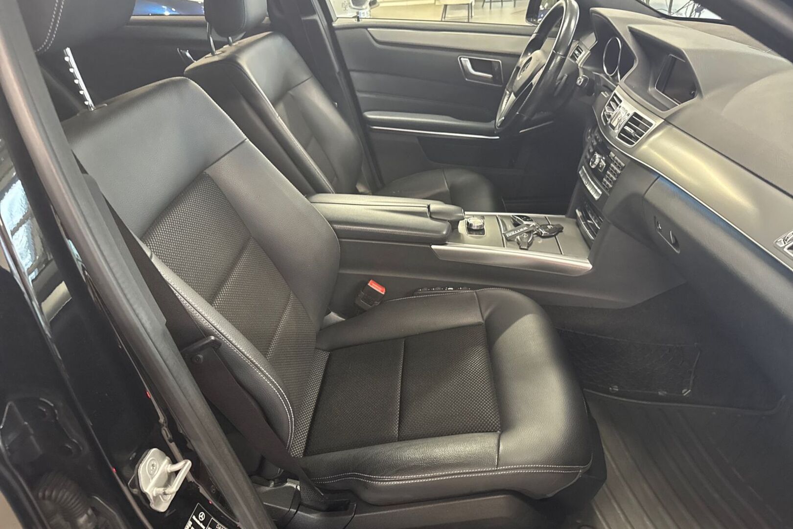 MERCEDES-BENZ E 22