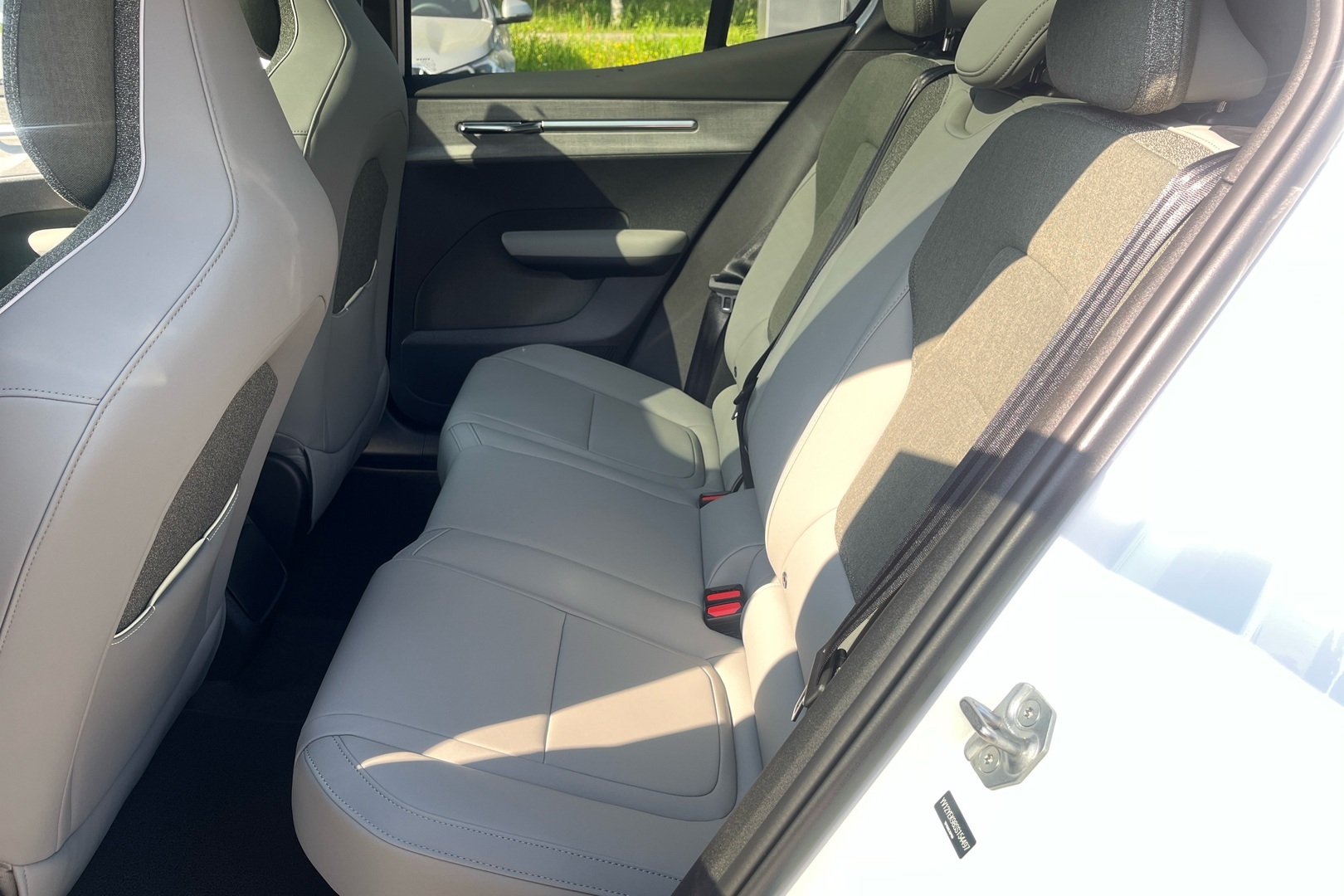 VOLVO EX30 Cross Country 10