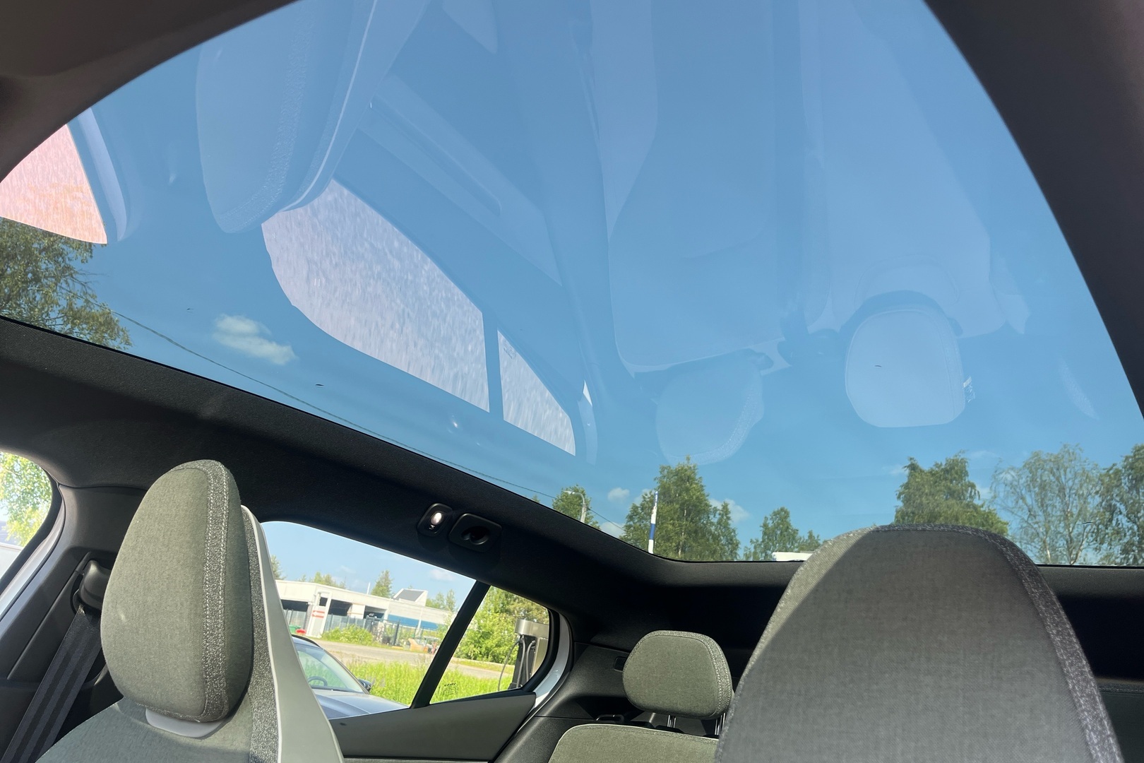 VOLVO EX30 Cross Country 18