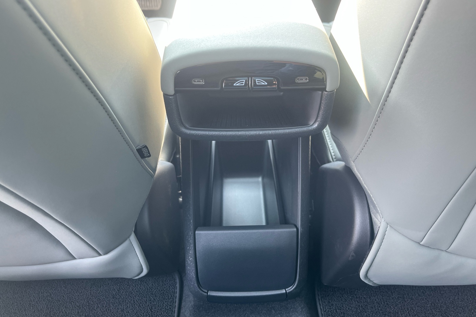 VOLVO EX30 Cross Country 19