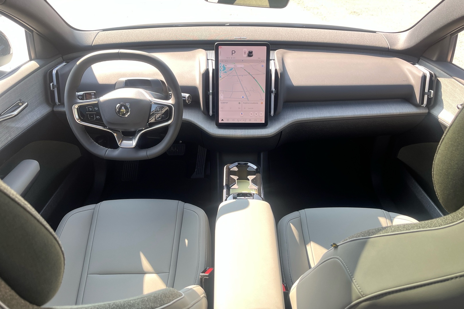 VOLVO EX30 Cross Country 9
