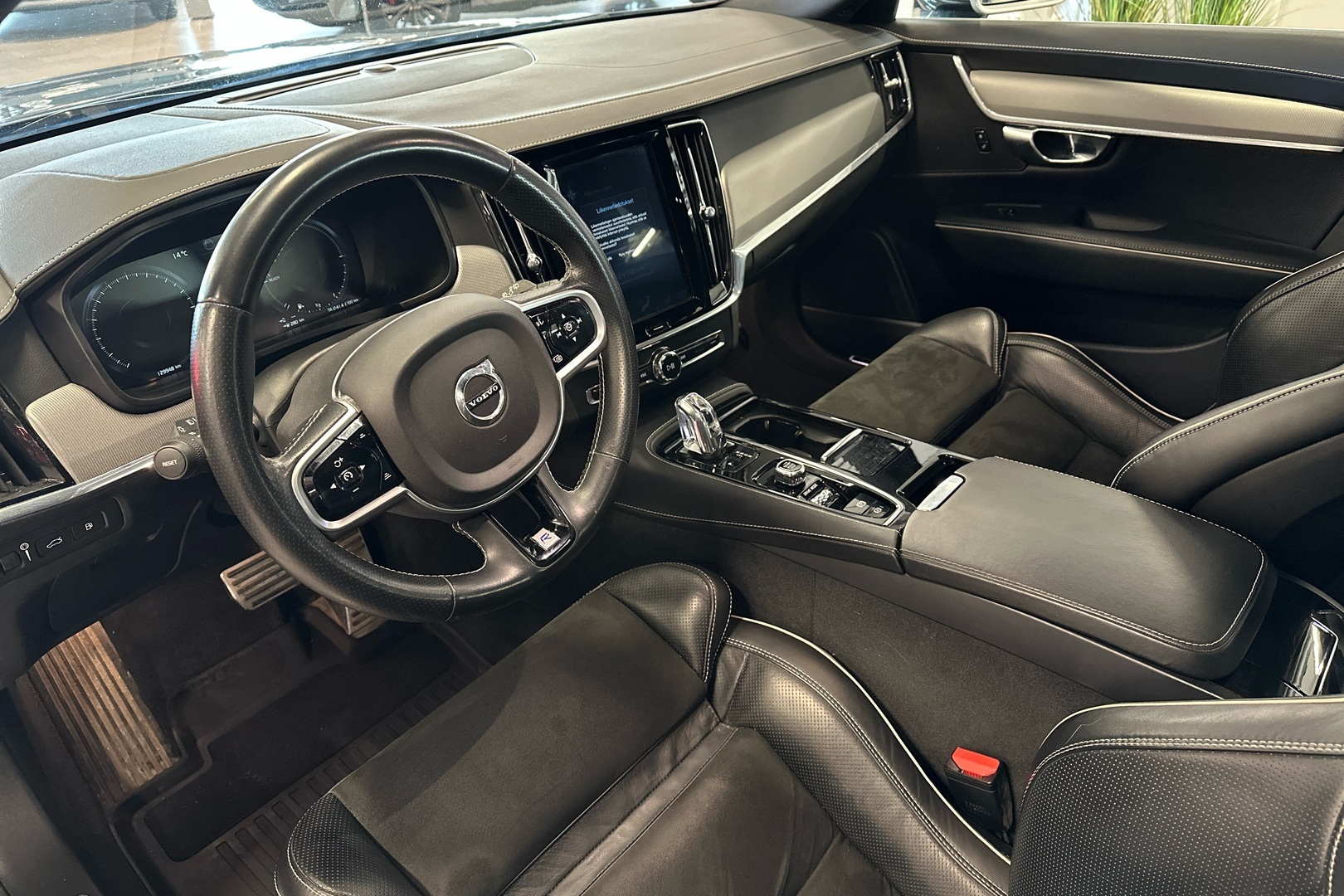 VOLVO V90 2019