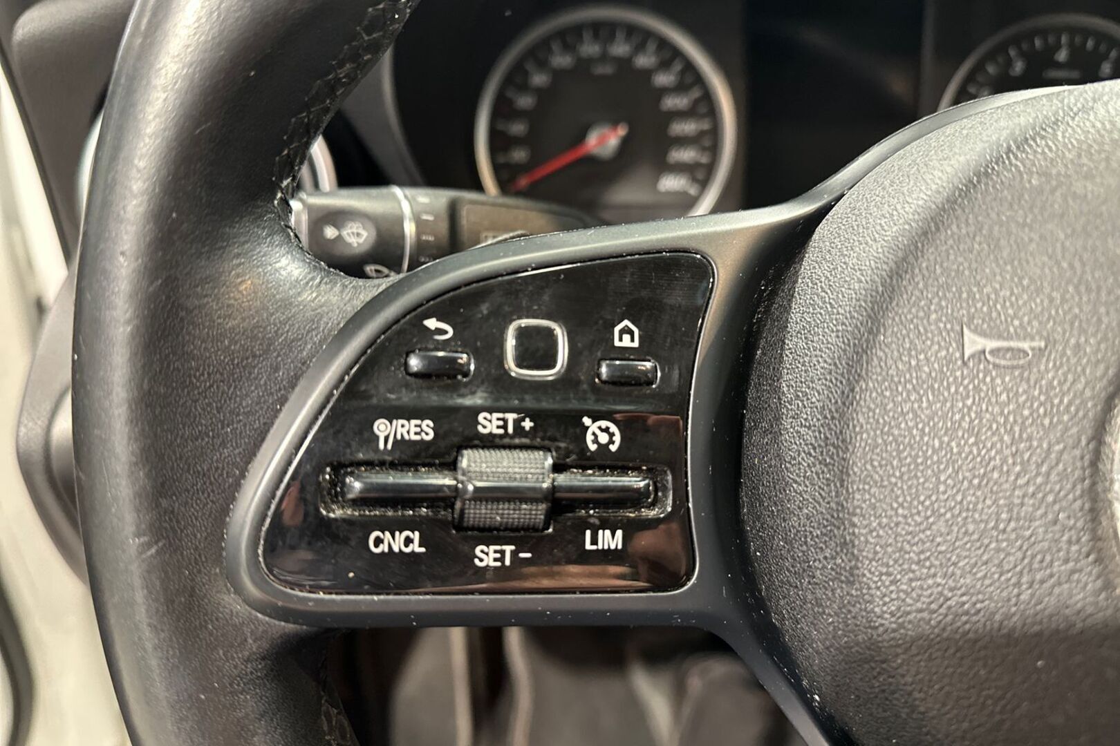 MERCEDES-BENZ C 2020