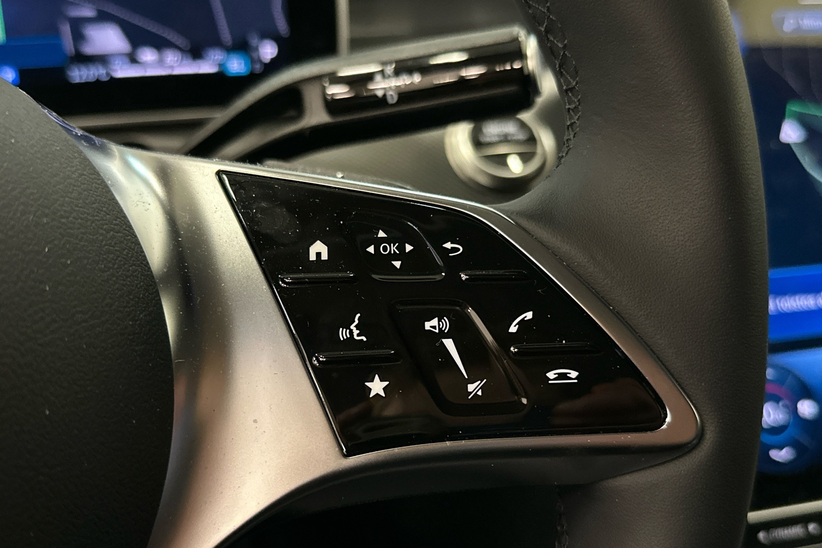 MERCEDES-BENZ C 2024