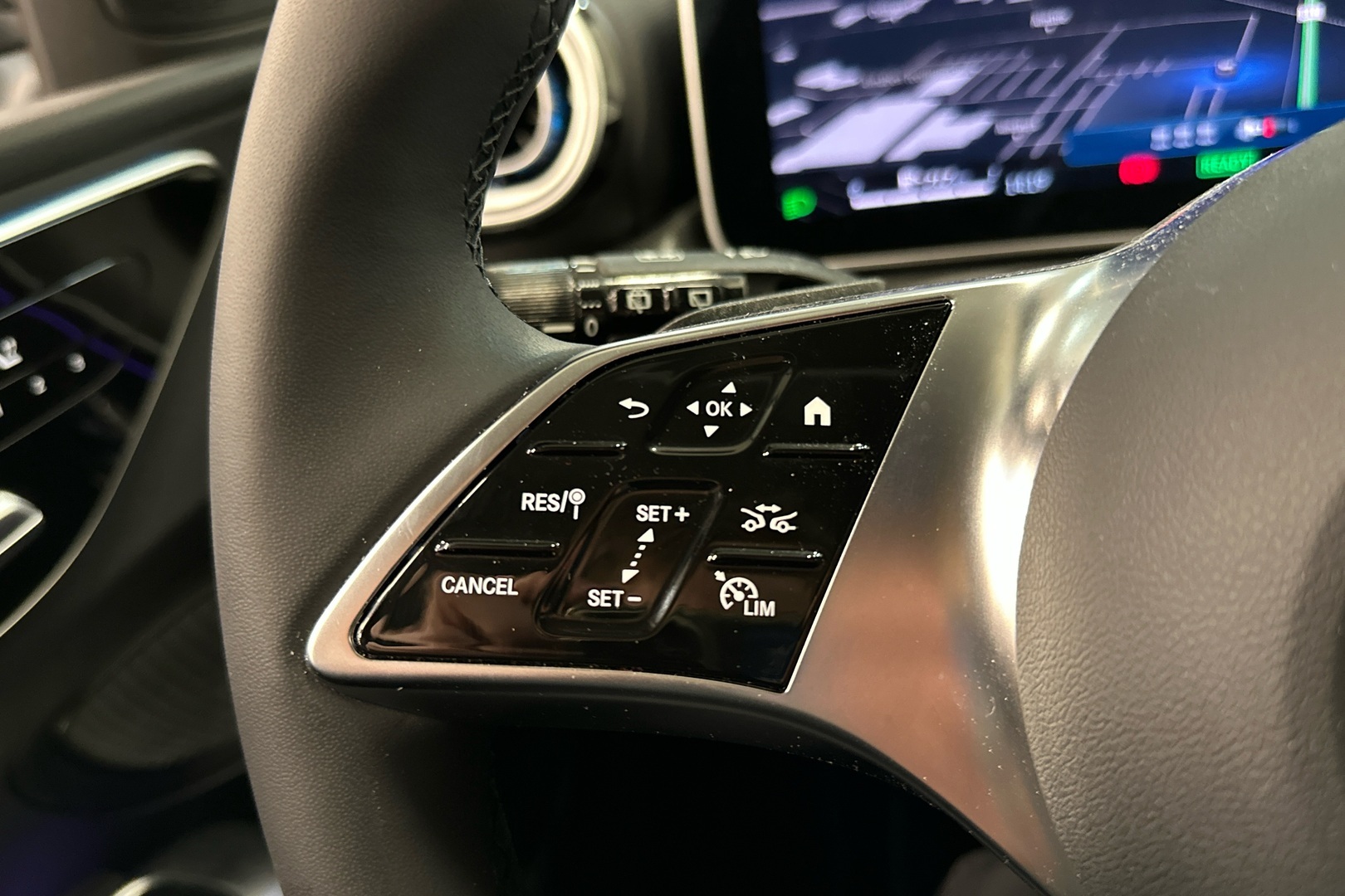 MERCEDES-BENZ C 2024