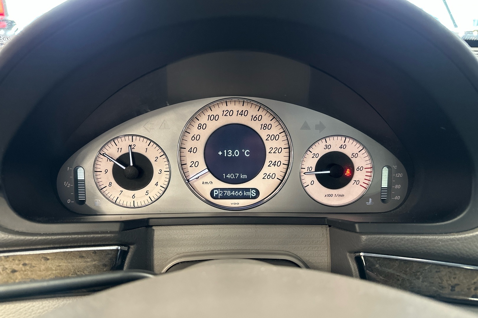 MERCEDES-BENZ E 2004