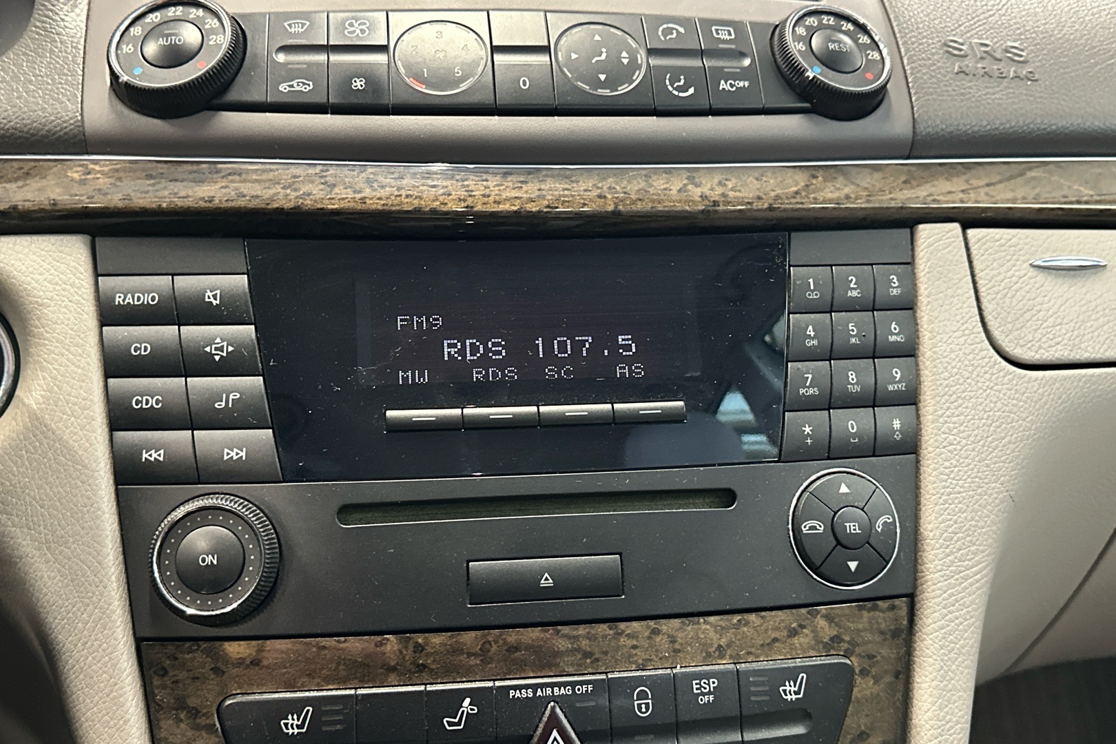 MERCEDES-BENZ E 2004