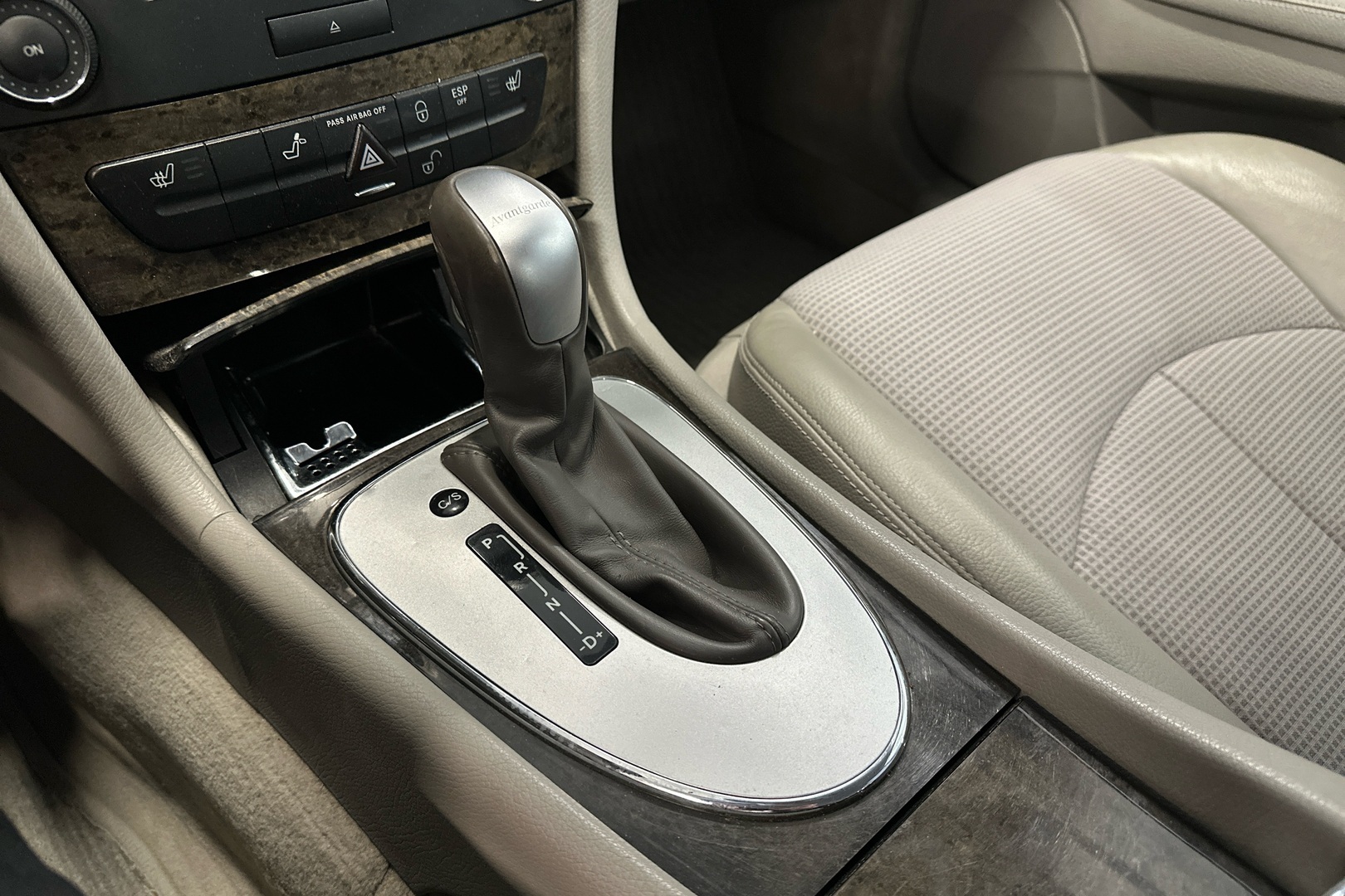 MERCEDES-BENZ E 2004