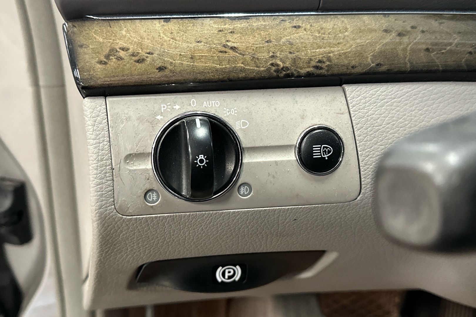 MERCEDES-BENZ E 2004