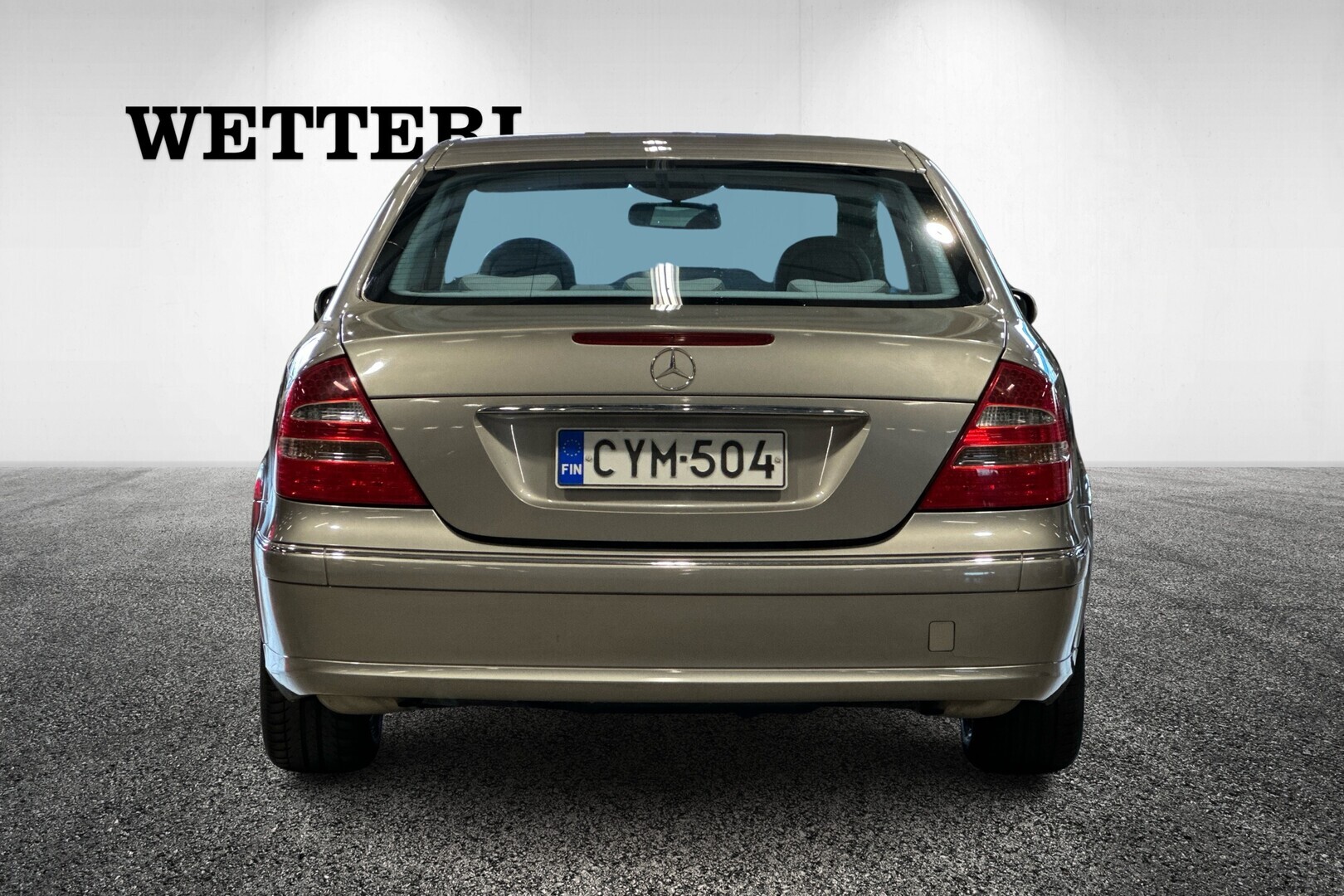 MERCEDES-BENZ E 2004