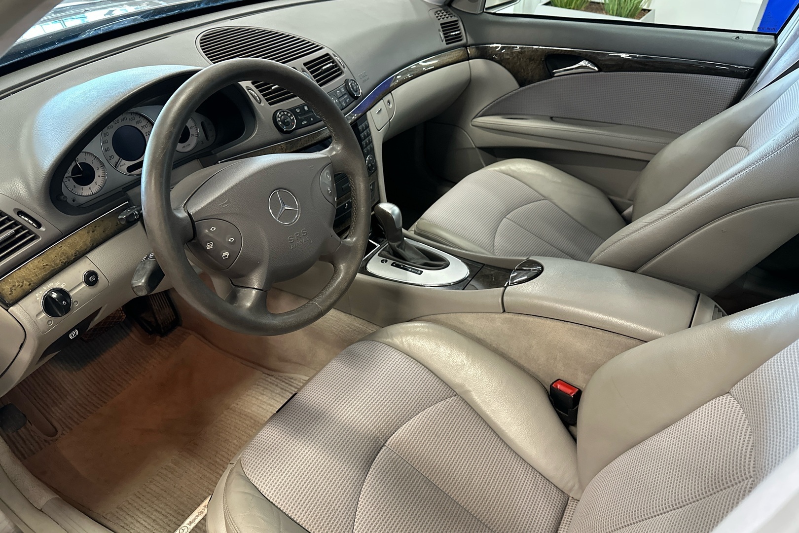 MERCEDES-BENZ E 2004
