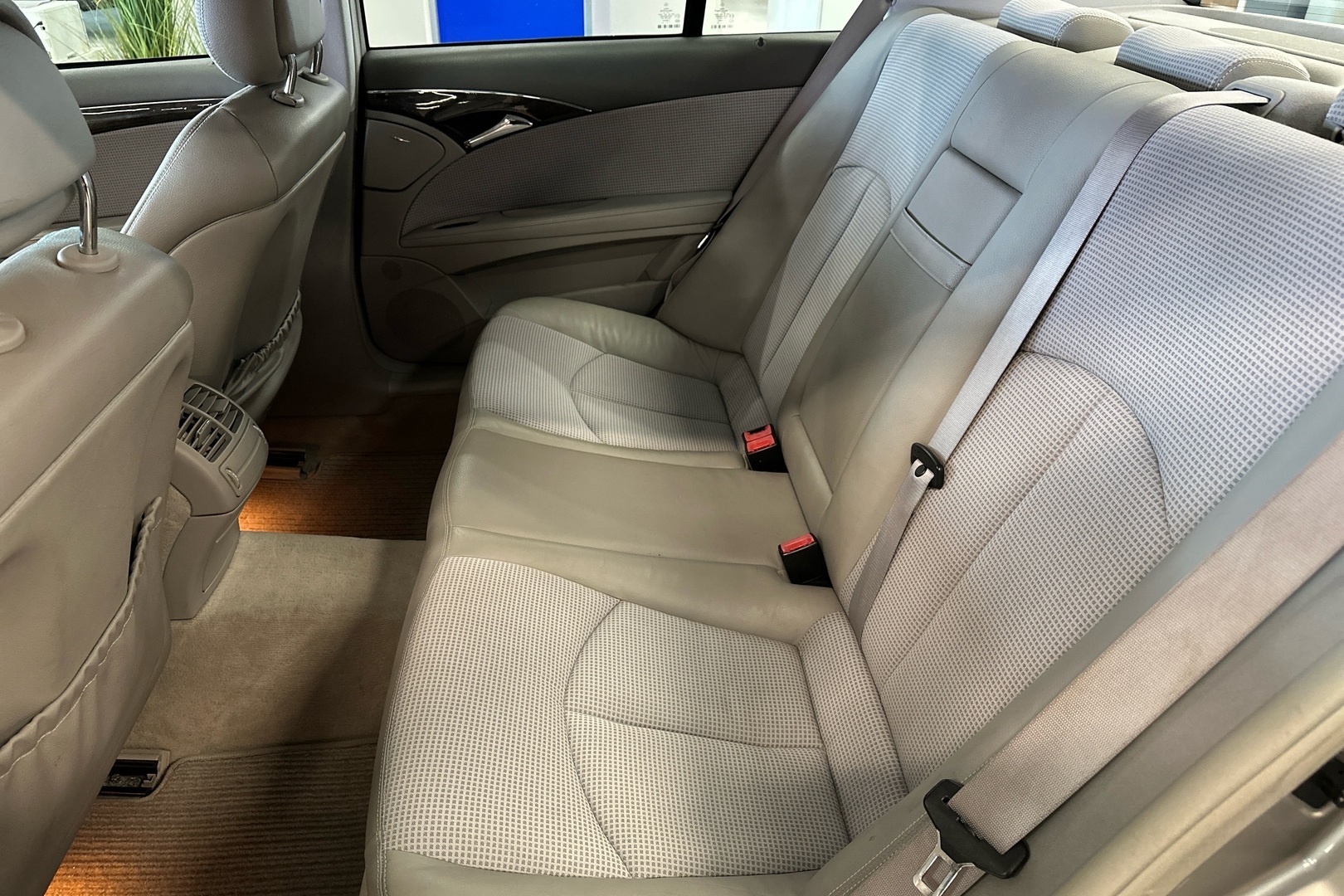 MERCEDES-BENZ E 2004