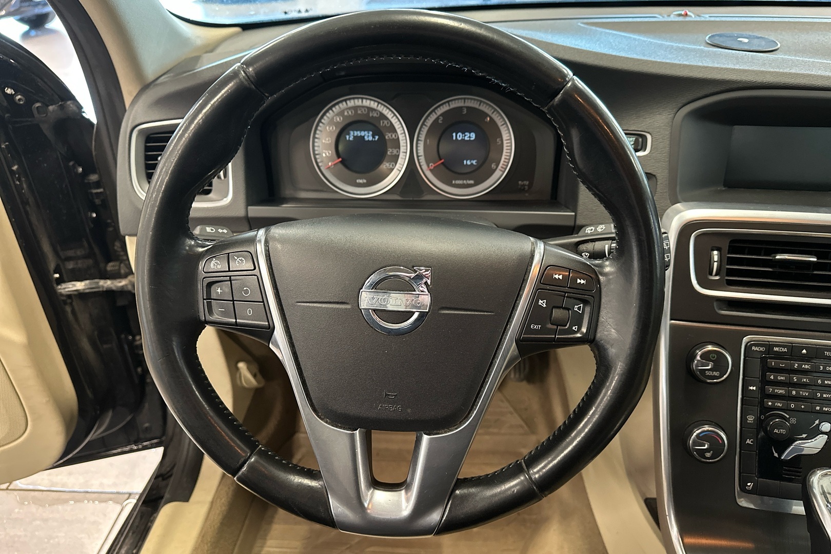 VOLVO V60 2012