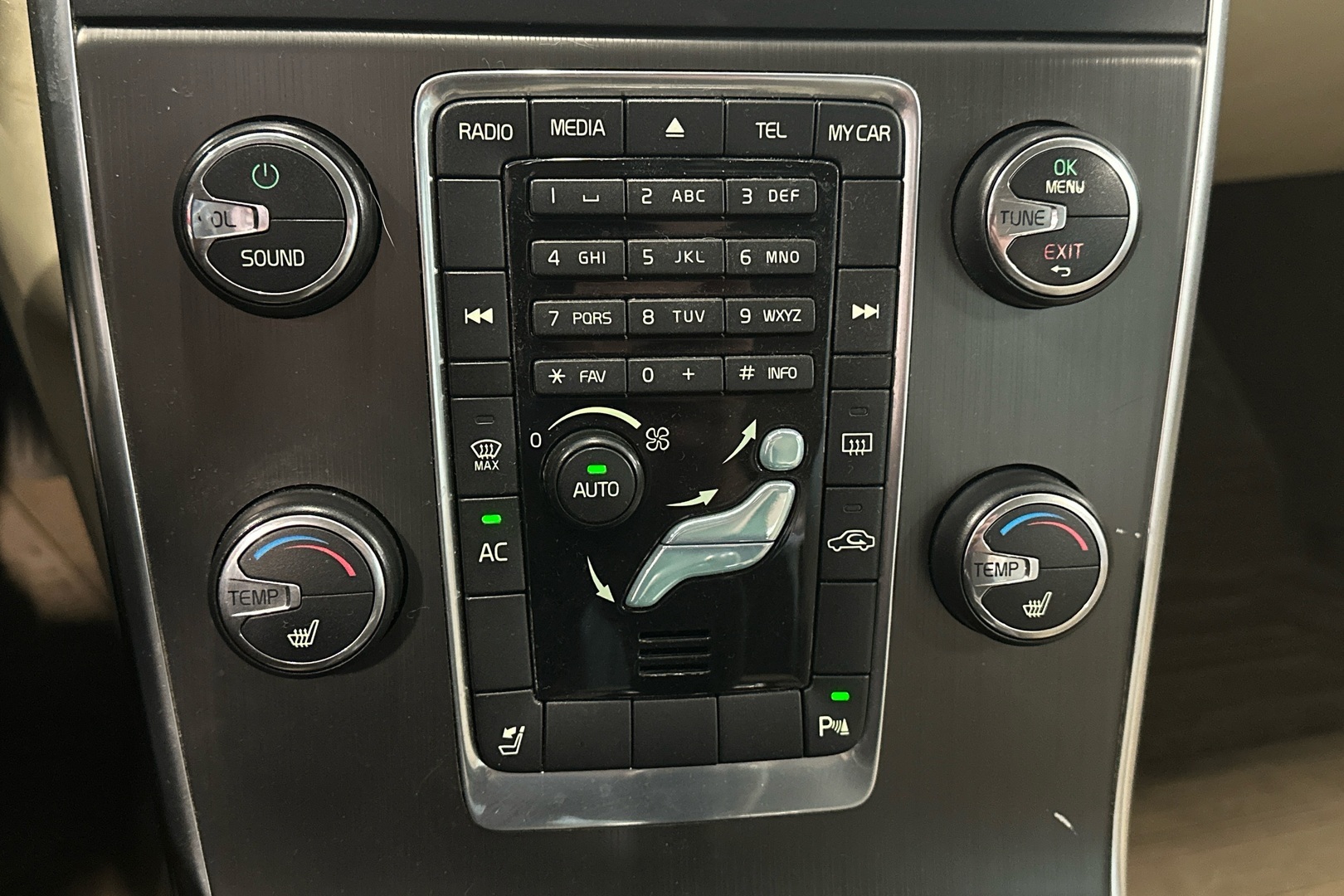 VOLVO V60 2012
