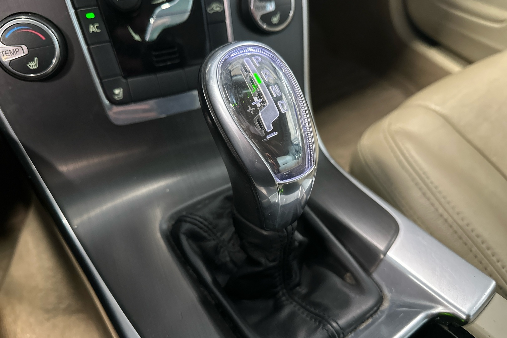 VOLVO V60 2012
